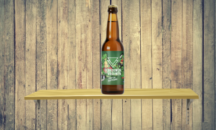 Gebrouwen door Vrouwen Hop and Happening flesje op plank